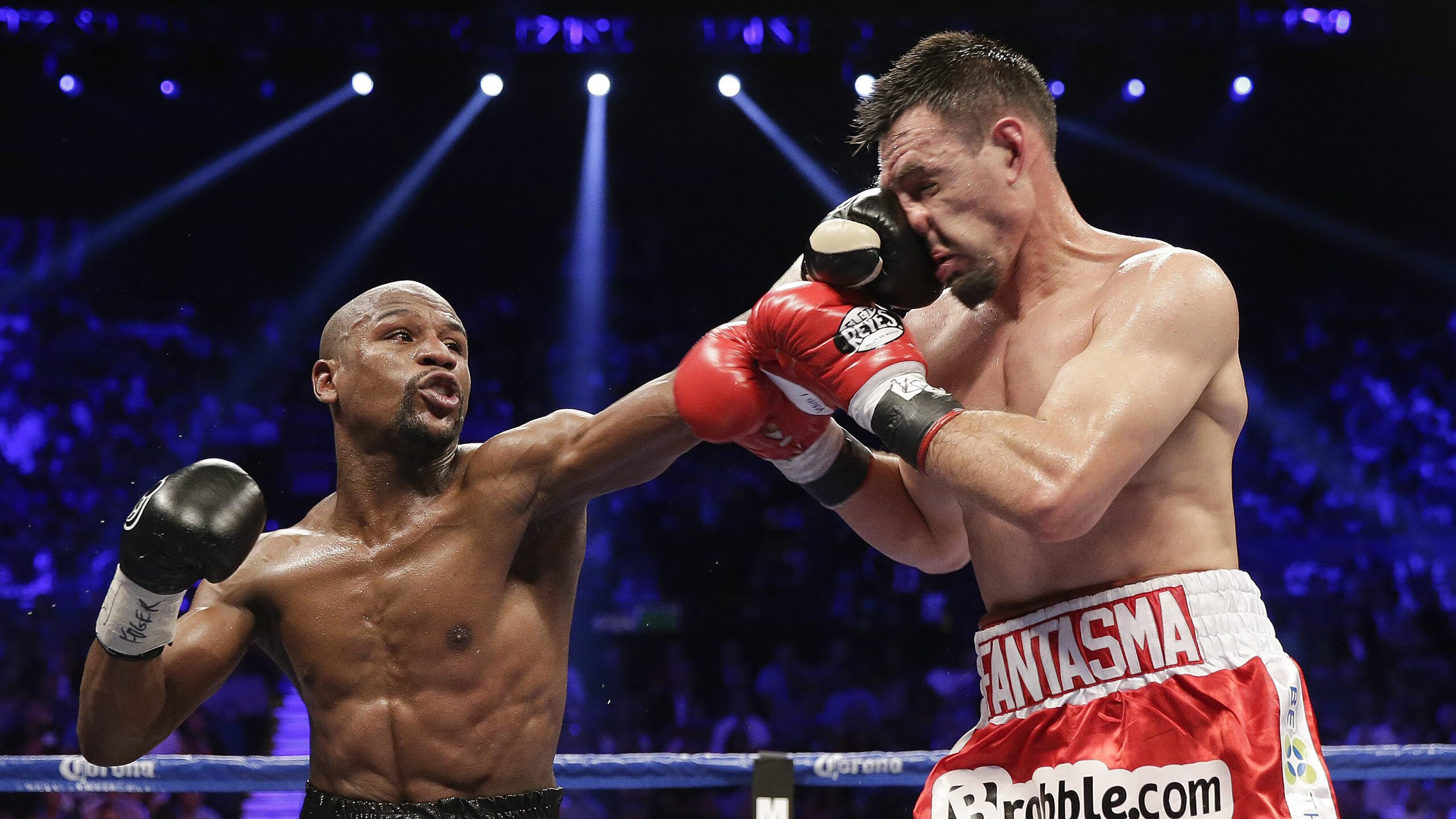 爱游戏体育官网-世界杯经典战役：永恒的足球瞬间！，最经典的一场世界杯足球比赛